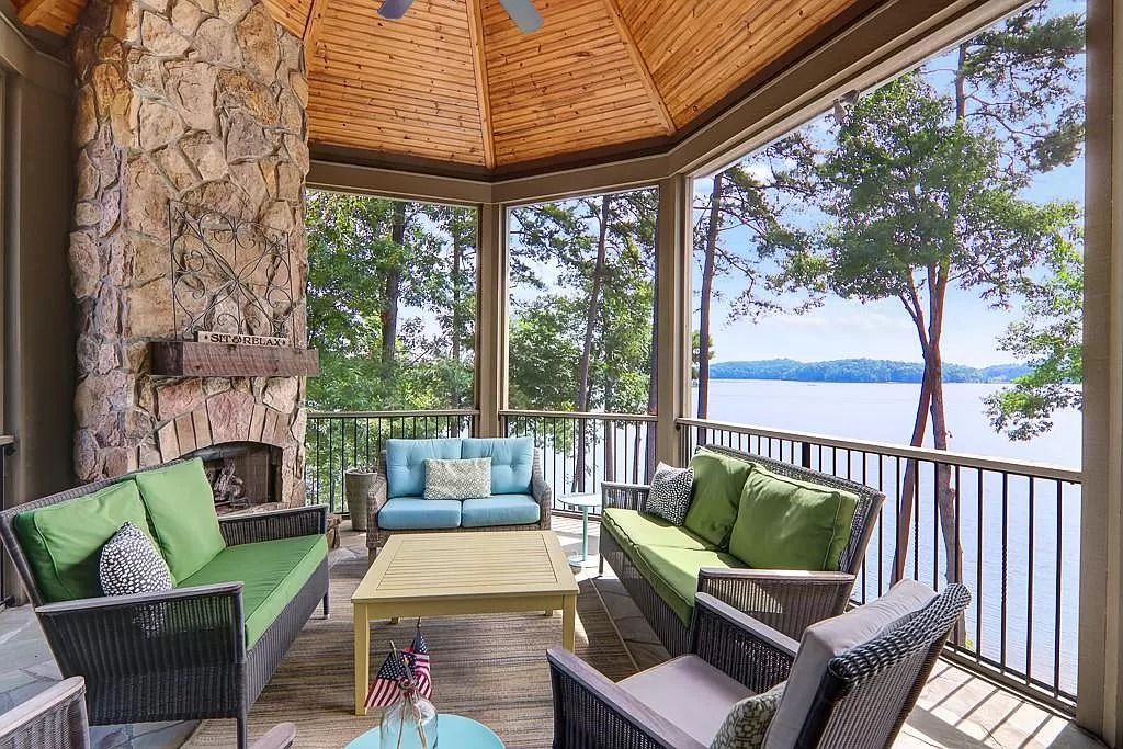 The Estate in Seneca is a luxurious home featuring ample space and fluent design for countless entertaining now available for sale. This home located at 319 Greentree Ct, Seneca, South Carolina; offering 04 bedrooms and 06 bathrooms with 5,296 square feet of living spaces. 