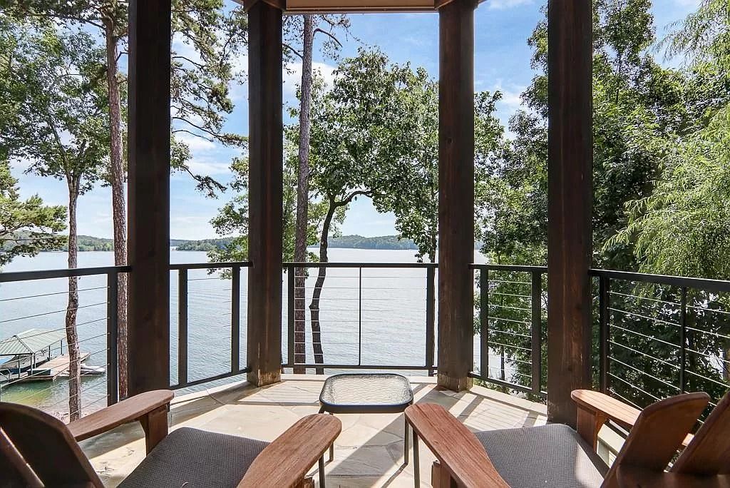 The Estate in Seneca is a luxurious home featuring ample space and fluent design for countless entertaining now available for sale. This home located at 319 Greentree Ct, Seneca, South Carolina; offering 04 bedrooms and 06 bathrooms with 5,296 square feet of living spaces. 