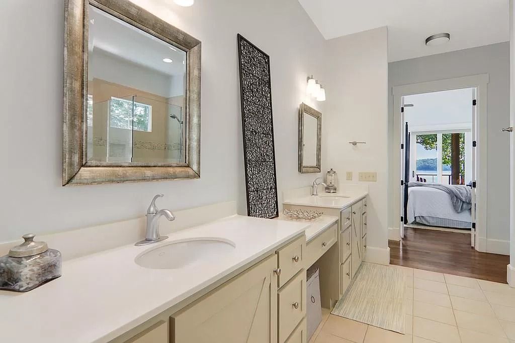 The Estate in Seneca is a luxurious home featuring ample space and fluent design for countless entertaining now available for sale. This home located at 319 Greentree Ct, Seneca, South Carolina; offering 04 bedrooms and 06 bathrooms with 5,296 square feet of living spaces. 