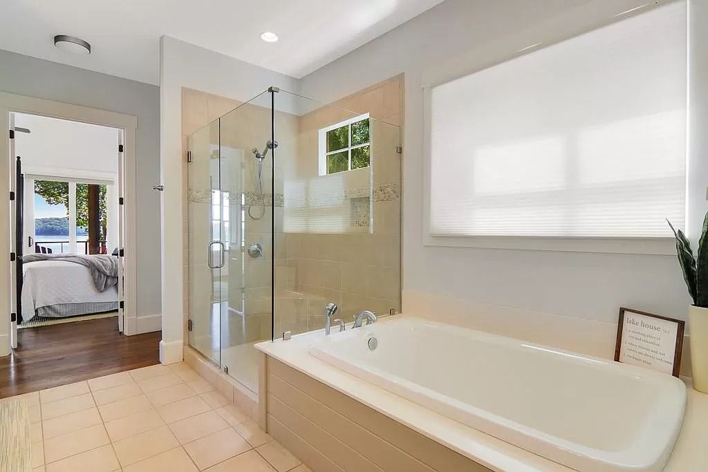 The Estate in Seneca is a luxurious home featuring ample space and fluent design for countless entertaining now available for sale. This home located at 319 Greentree Ct, Seneca, South Carolina; offering 04 bedrooms and 06 bathrooms with 5,296 square feet of living spaces. 
