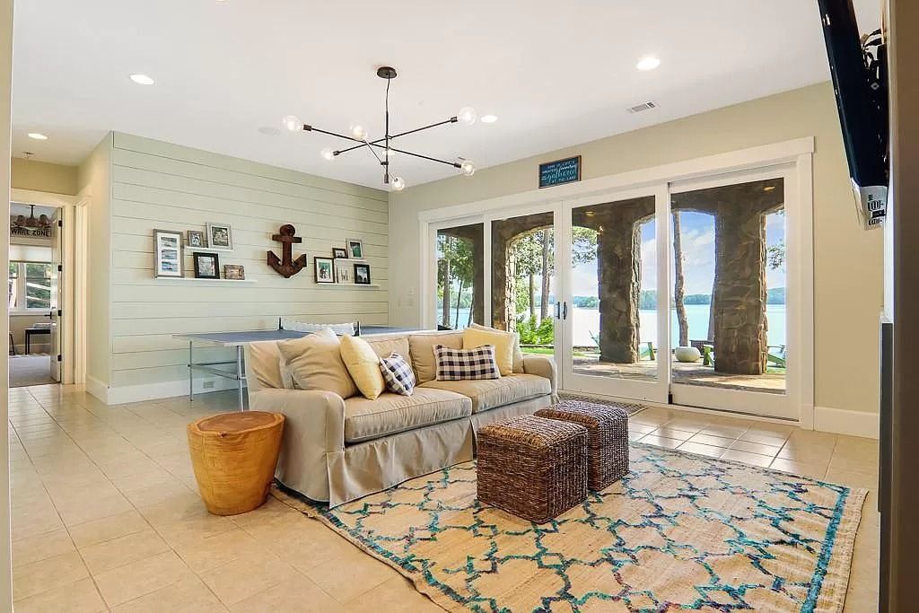 The Estate in Seneca is a luxurious home featuring ample space and fluent design for countless entertaining now available for sale. This home located at 319 Greentree Ct, Seneca, South Carolina; offering 04 bedrooms and 06 bathrooms with 5,296 square feet of living spaces. 