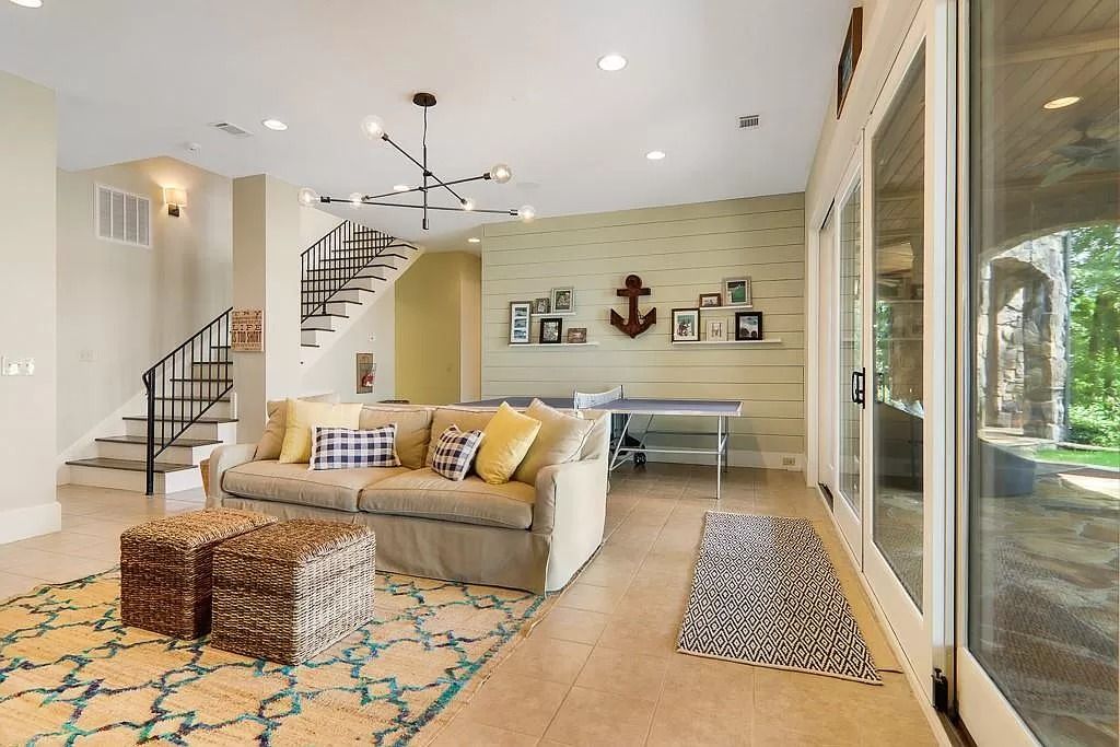 The Estate in Seneca is a luxurious home featuring ample space and fluent design for countless entertaining now available for sale. This home located at 319 Greentree Ct, Seneca, South Carolina; offering 04 bedrooms and 06 bathrooms with 5,296 square feet of living spaces. 