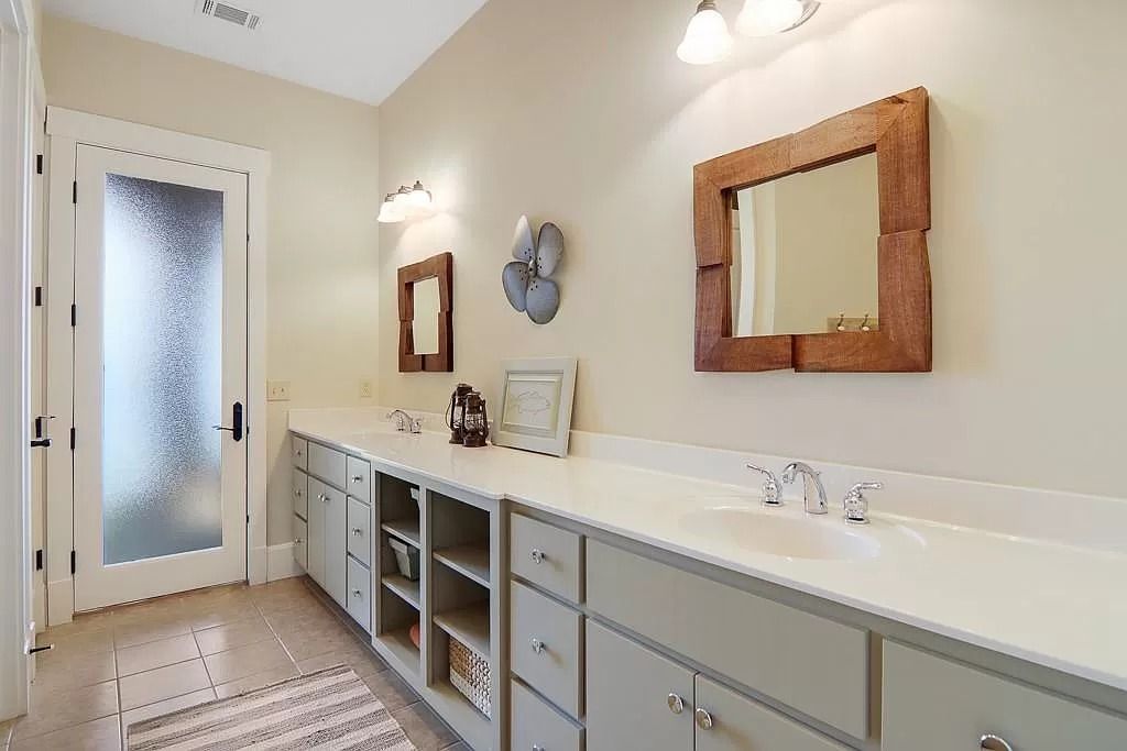 The Estate in Seneca is a luxurious home featuring ample space and fluent design for countless entertaining now available for sale. This home located at 319 Greentree Ct, Seneca, South Carolina; offering 04 bedrooms and 06 bathrooms with 5,296 square feet of living spaces. 