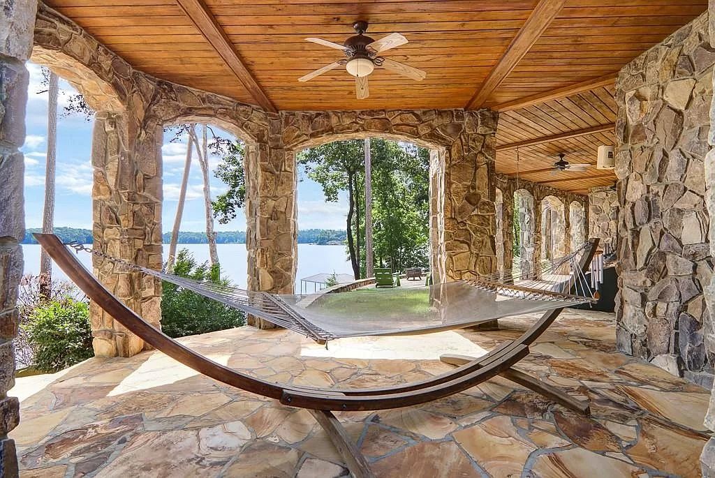 The Estate in Seneca is a luxurious home featuring ample space and fluent design for countless entertaining now available for sale. This home located at 319 Greentree Ct, Seneca, South Carolina; offering 04 bedrooms and 06 bathrooms with 5,296 square feet of living spaces. 