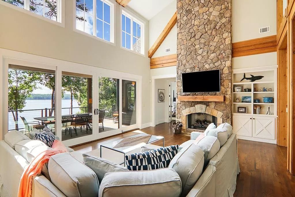 The Estate in Seneca is a luxurious home featuring ample space and fluent design for countless entertaining now available for sale. This home located at 319 Greentree Ct, Seneca, South Carolina; offering 04 bedrooms and 06 bathrooms with 5,296 square feet of living spaces. 