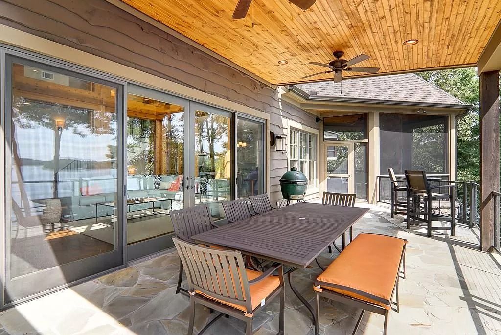 The Estate in Seneca is a luxurious home featuring ample space and fluent design for countless entertaining now available for sale. This home located at 319 Greentree Ct, Seneca, South Carolina; offering 04 bedrooms and 06 bathrooms with 5,296 square feet of living spaces. 