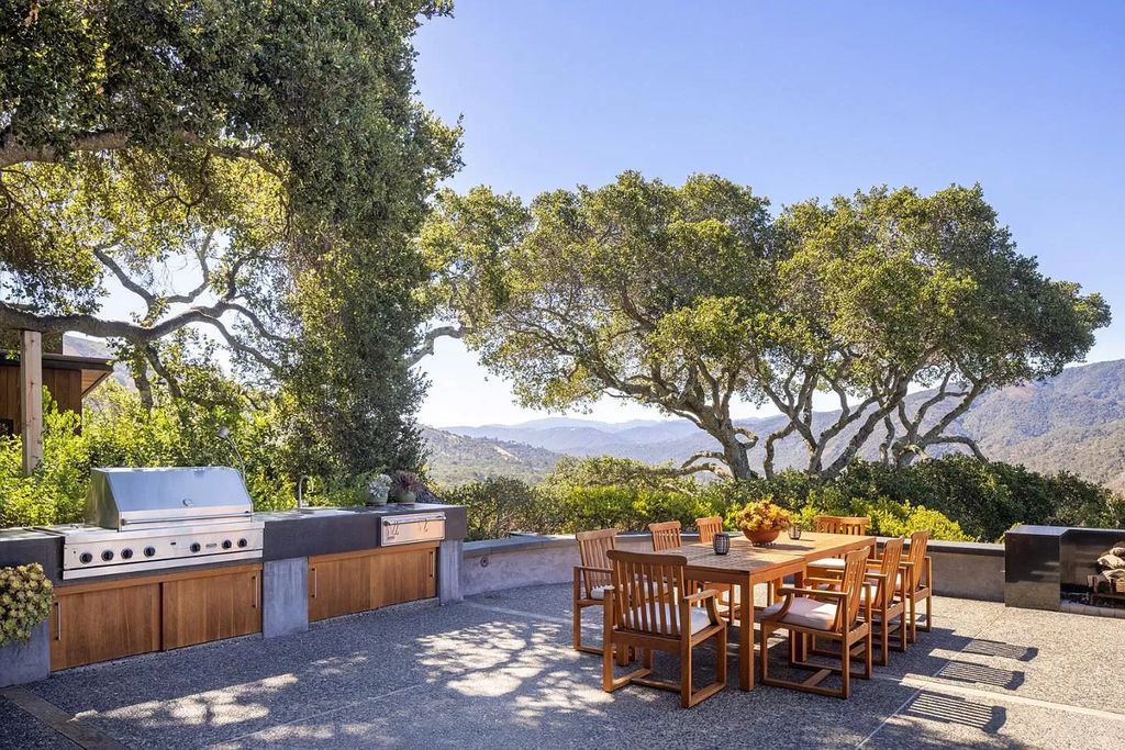 The Home in Carmel Valley, a modern compound designed by David Allen Smith with organic materials throughout, massive glass windows, and a voluminous interior is now available for sale. This home located at 49 Encina Dr, Carmel Valley, California