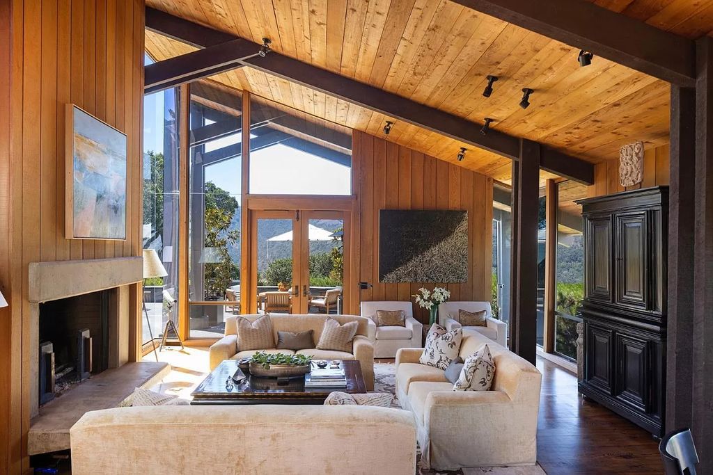 The Home in Carmel Valley, a modern compound designed by David Allen Smith with organic materials throughout, massive glass windows, and a voluminous interior is now available for sale. This home located at 49 Encina Dr, Carmel Valley, California