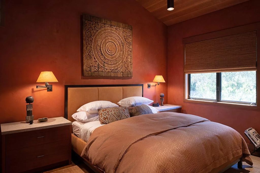 The Home in Carmel Valley, a modern compound designed by David Allen Smith with organic materials throughout, massive glass windows, and a voluminous interior is now available for sale. This home located at 49 Encina Dr, Carmel Valley, California