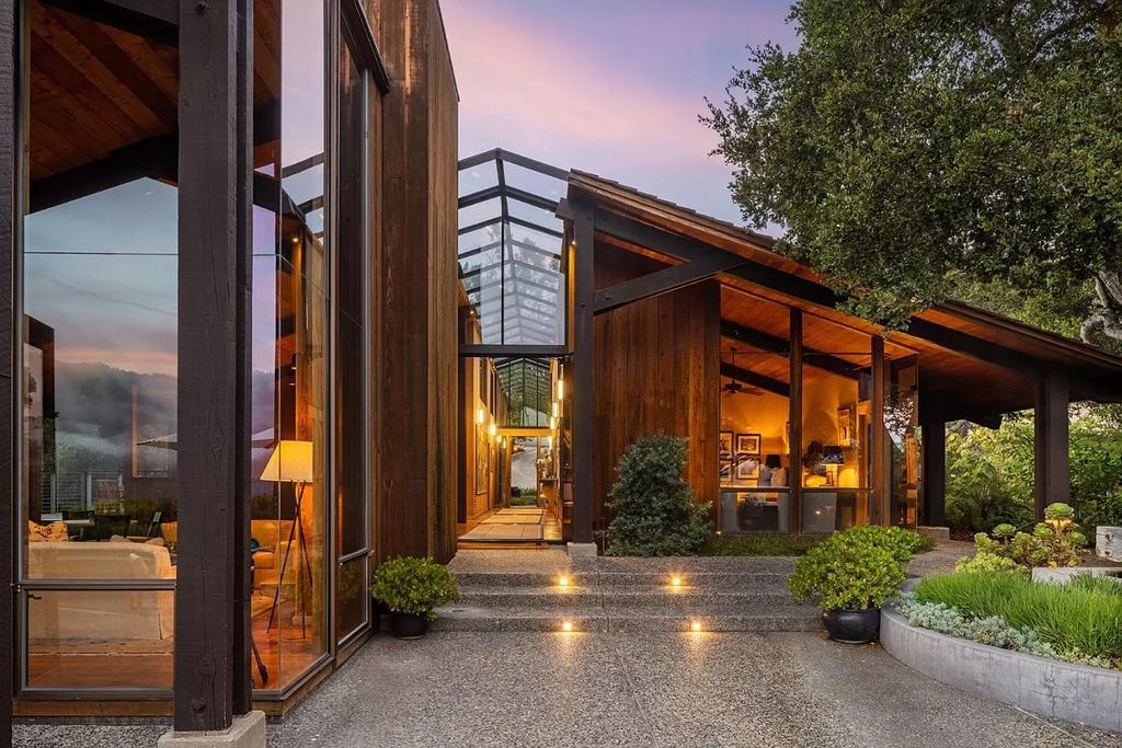 The Home in Carmel Valley, a modern compound designed by David Allen Smith with organic materials throughout, massive glass windows, and a voluminous interior is now available for sale. This home located at 49 Encina Dr, Carmel Valley, California