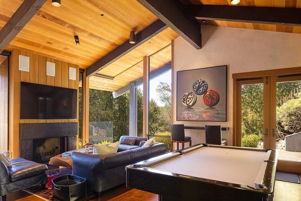 The Home in Carmel Valley, a modern compound designed by David Allen Smith with organic materials throughout, massive glass windows, and a voluminous interior is now available for sale. This home located at 49 Encina Dr, Carmel Valley, California