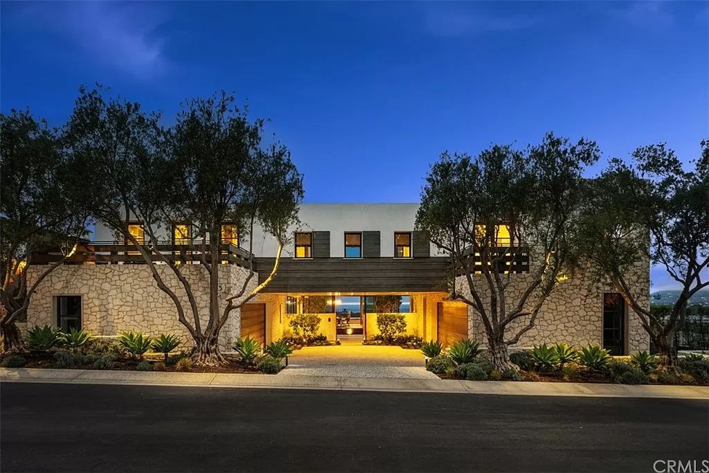 The Home in Dana Point, a contemporary masterpiece behind the guarded gates of The Strand at Headlands has a gorgeous backyard with panoramic Pacific views is now available for sale. This home located at 5 Pacific Ridge Pl, Dana Point, California
