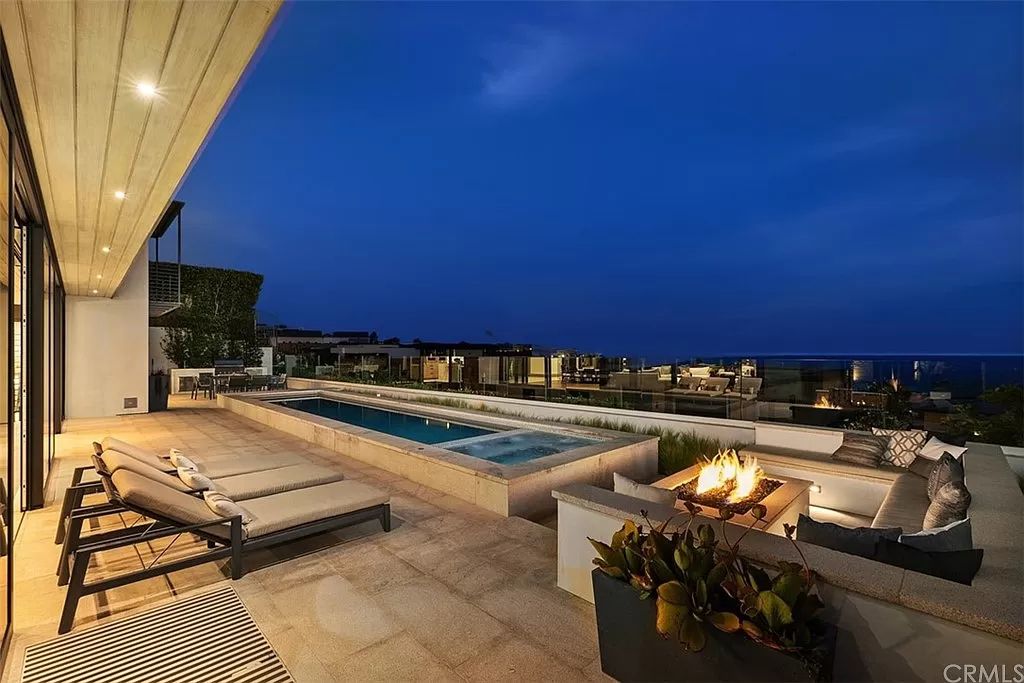 The Home in Dana Point, a contemporary masterpiece behind the guarded gates of The Strand at Headlands has a gorgeous backyard with panoramic Pacific views is now available for sale. This home located at 5 Pacific Ridge Pl, Dana Point, California