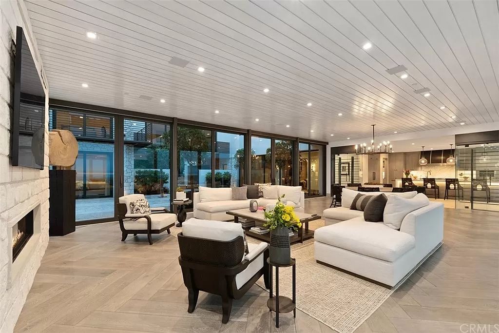 The Home in Dana Point, a contemporary masterpiece behind the guarded gates of The Strand at Headlands has a gorgeous backyard with panoramic Pacific views is now available for sale. This home located at 5 Pacific Ridge Pl, Dana Point, California