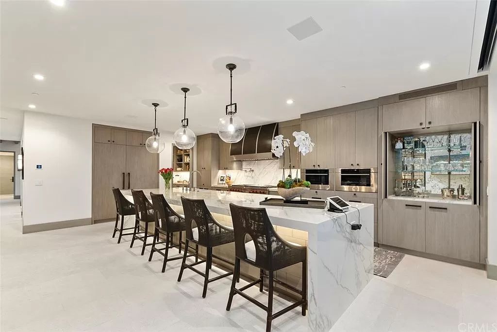 The Home in Dana Point, a contemporary masterpiece behind the guarded gates of The Strand at Headlands has a gorgeous backyard with panoramic Pacific views is now available for sale. This home located at 5 Pacific Ridge Pl, Dana Point, California