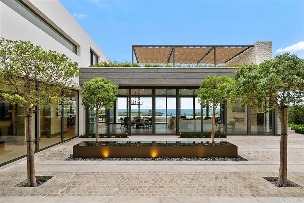 The Home in Dana Point, a contemporary masterpiece behind the guarded gates of The Strand at Headlands has a gorgeous backyard with panoramic Pacific views is now available for sale. This home located at 5 Pacific Ridge Pl, Dana Point, California