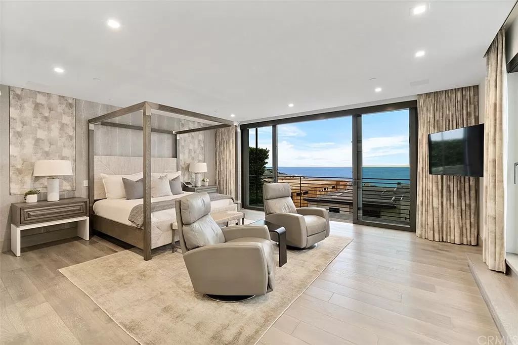 The Home in Dana Point, a contemporary masterpiece behind the guarded gates of The Strand at Headlands has a gorgeous backyard with panoramic Pacific views is now available for sale. This home located at 5 Pacific Ridge Pl, Dana Point, California