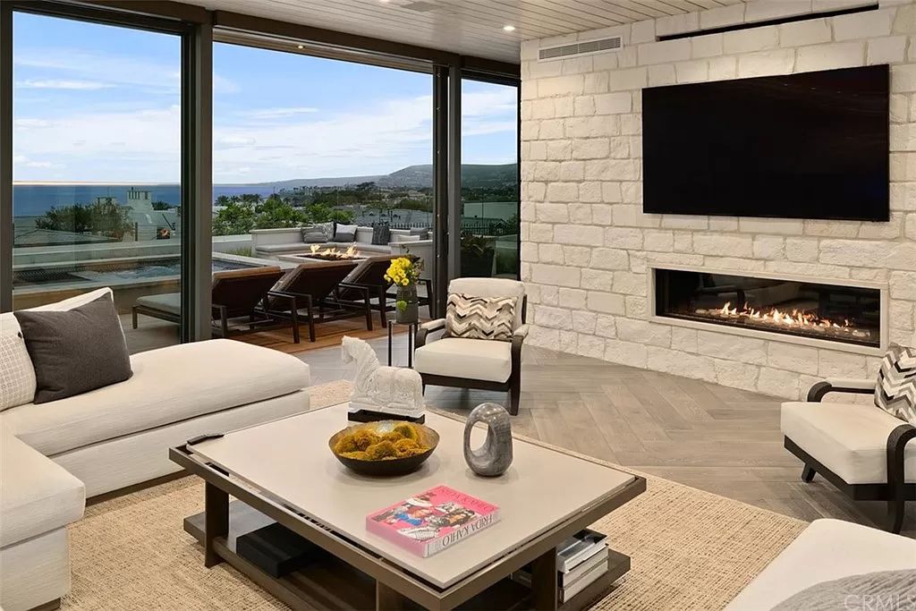 The Home in Dana Point, a contemporary masterpiece behind the guarded gates of The Strand at Headlands has a gorgeous backyard with panoramic Pacific views is now available for sale. This home located at 5 Pacific Ridge Pl, Dana Point, California