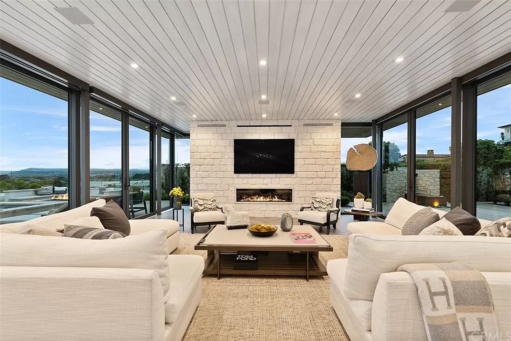 The Home in Dana Point, a contemporary masterpiece behind the guarded gates of The Strand at Headlands has a gorgeous backyard with panoramic Pacific views is now available for sale. This home located at 5 Pacific Ridge Pl, Dana Point, California
