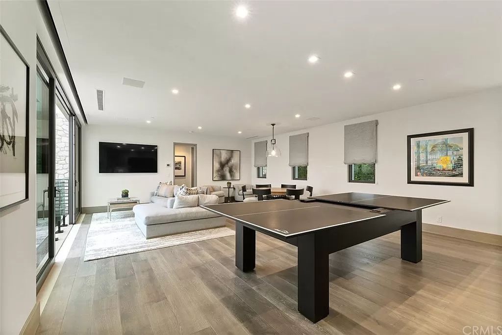 The Home in Dana Point, a contemporary masterpiece behind the guarded gates of The Strand at Headlands has a gorgeous backyard with panoramic Pacific views is now available for sale. This home located at 5 Pacific Ridge Pl, Dana Point, California
