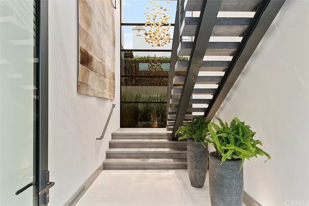 The Home in Dana Point, a contemporary masterpiece behind the guarded gates of The Strand at Headlands has a gorgeous backyard with panoramic Pacific views is now available for sale. This home located at 5 Pacific Ridge Pl, Dana Point, California