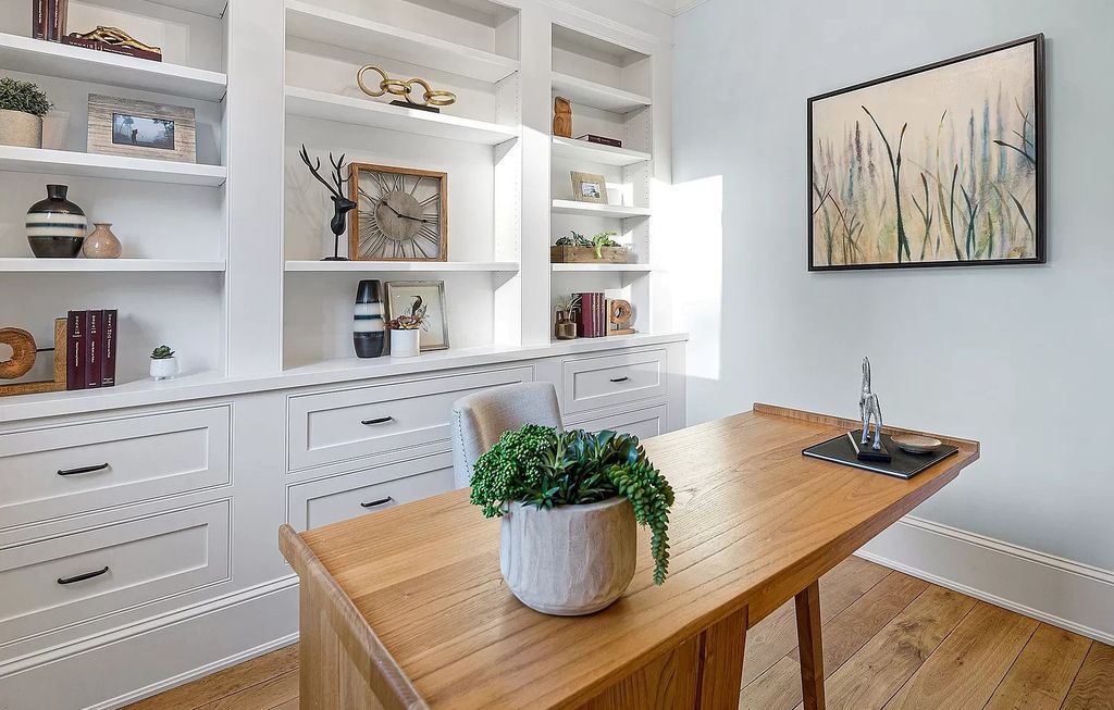 The Estate in Lake Oswego is a luxurious home where every feature and finish is made to perfection now available for sale. This home located at 929 Cumberland Rd, Lake Oswego, Oregon; offering 05 bedrooms and 07 bathrooms with 5,095 square feet of living spaces.