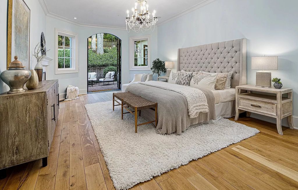 The Estate in Lake Oswego is a luxurious home where every feature and finish is made to perfection now available for sale. This home located at 929 Cumberland Rd, Lake Oswego, Oregon; offering 05 bedrooms and 07 bathrooms with 5,095 square feet of living spaces.