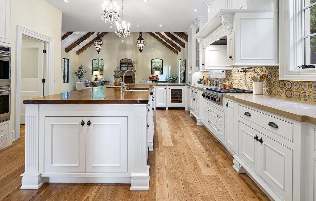 The Estate in Lake Oswego is a luxurious home where every feature and finish is made to perfection now available for sale. This home located at 929 Cumberland Rd, Lake Oswego, Oregon; offering 05 bedrooms and 07 bathrooms with 5,095 square feet of living spaces.