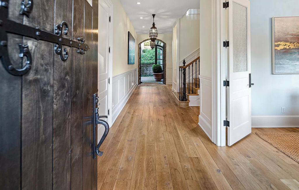 The Estate in Lake Oswego is a luxurious home where every feature and finish is made to perfection now available for sale. This home located at 929 Cumberland Rd, Lake Oswego, Oregon; offering 05 bedrooms and 07 bathrooms with 5,095 square feet of living spaces.