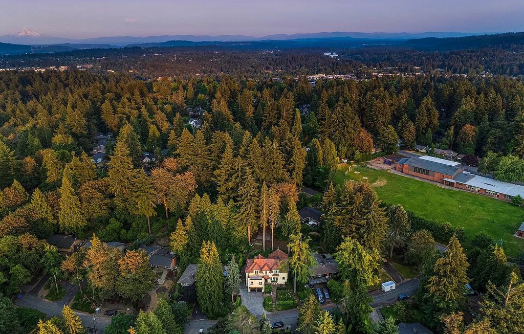 The Estate in Lake Oswego is a luxurious home where every feature and finish is made to perfection now available for sale. This home located at 929 Cumberland Rd, Lake Oswego, Oregon; offering 05 bedrooms and 07 bathrooms with 5,095 square feet of living spaces.