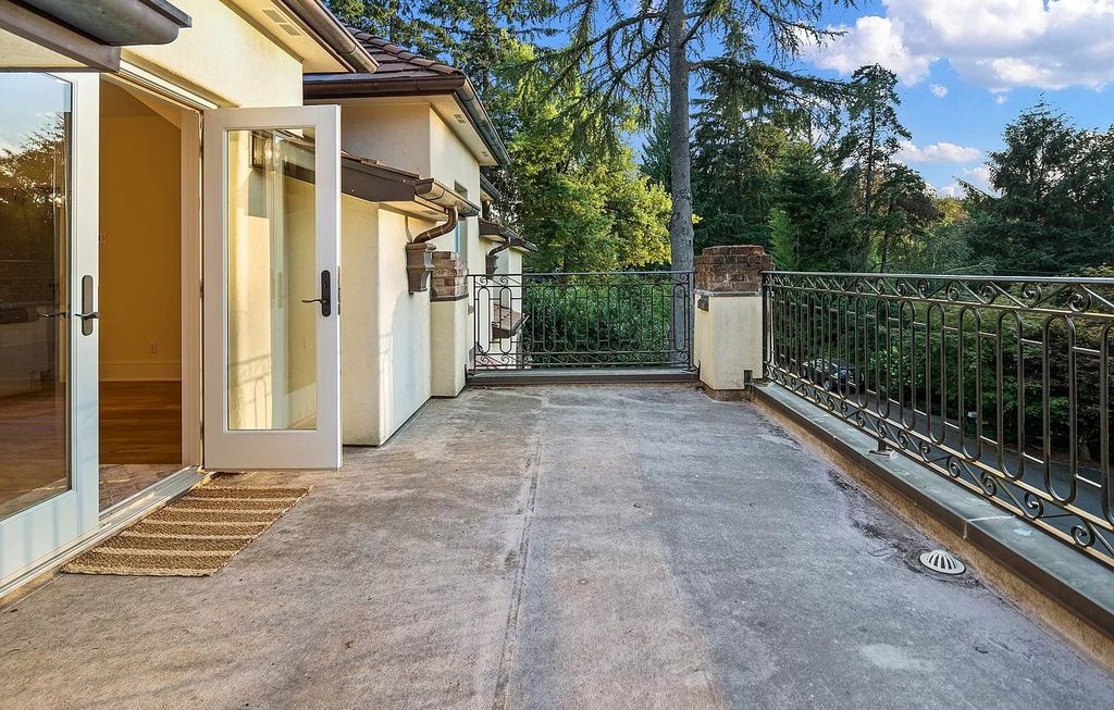The Estate in Lake Oswego is a luxurious home where every feature and finish is made to perfection now available for sale. This home located at 929 Cumberland Rd, Lake Oswego, Oregon; offering 05 bedrooms and 07 bathrooms with 5,095 square feet of living spaces.