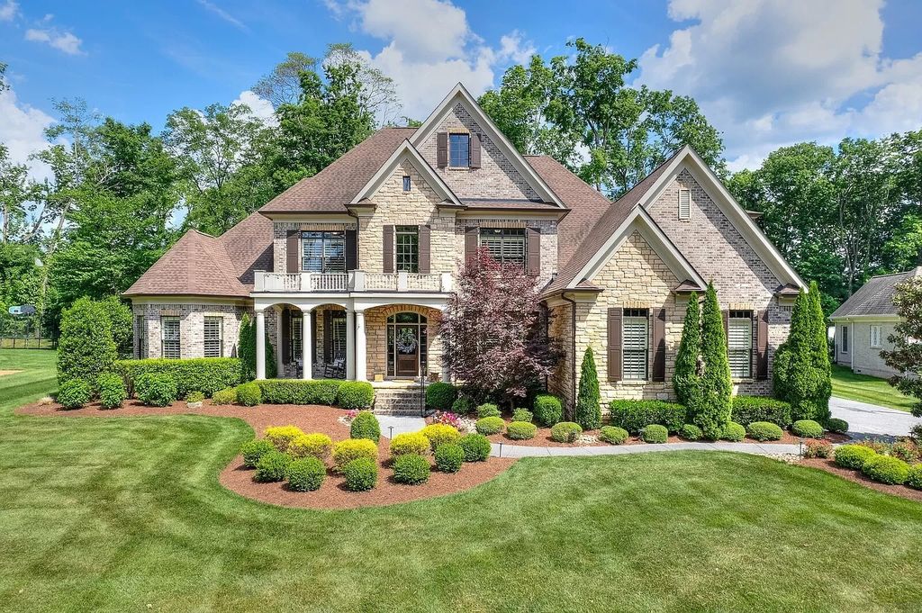 The Estate in Brentwood is a luxurious home located in an amazing location for a perfect entertaining now available for sale. This home located at 1810 Morgan Farms Way, Brentwood, Tennessee; offering 05 bedrooms and 06 bathrooms with 6,086 square feet of living spaces.
