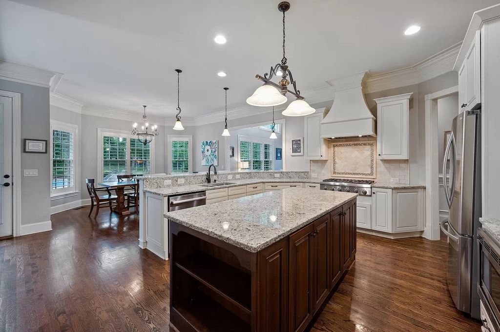 The Estate in Brentwood is a luxurious home located in an amazing location for a perfect entertaining now available for sale. This home located at 1810 Morgan Farms Way, Brentwood, Tennessee; offering 05 bedrooms and 06 bathrooms with 6,086 square feet of living spaces.