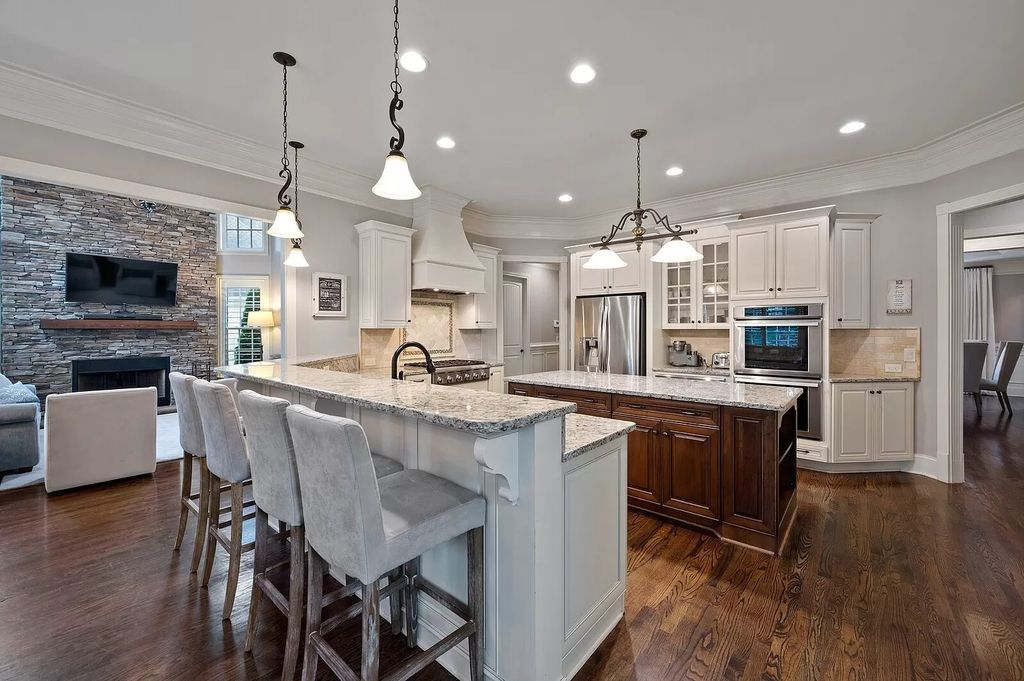 The Estate in Brentwood is a luxurious home located in an amazing location for a perfect entertaining now available for sale. This home located at 1810 Morgan Farms Way, Brentwood, Tennessee; offering 05 bedrooms and 06 bathrooms with 6,086 square feet of living spaces.