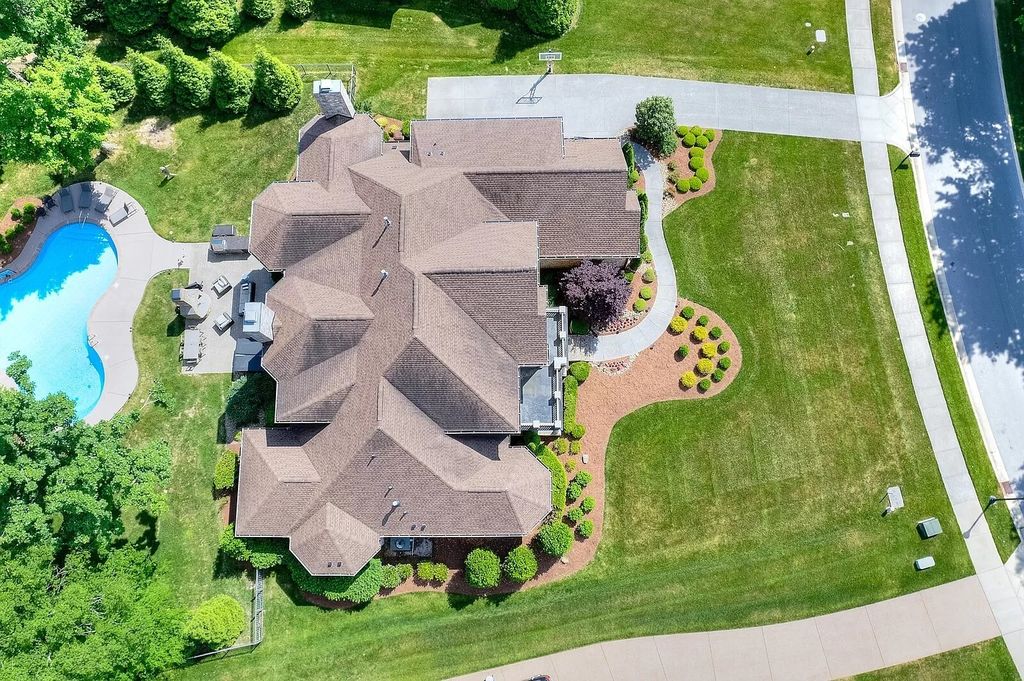 The Estate in Brentwood is a luxurious home located in an amazing location for a perfect entertaining now available for sale. This home located at 1810 Morgan Farms Way, Brentwood, Tennessee; offering 05 bedrooms and 06 bathrooms with 6,086 square feet of living spaces.