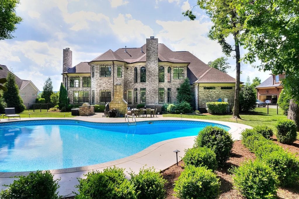 The Estate in Brentwood is a luxurious home located in an amazing location for a perfect entertaining now available for sale. This home located at 1810 Morgan Farms Way, Brentwood, Tennessee; offering 05 bedrooms and 06 bathrooms with 6,086 square feet of living spaces.