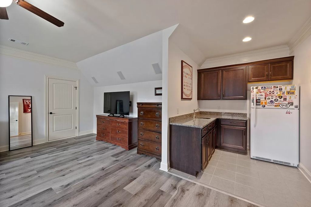 The Estate in Brentwood is a luxurious home located in an amazing location for a perfect entertaining now available for sale. This home located at 1810 Morgan Farms Way, Brentwood, Tennessee; offering 05 bedrooms and 06 bathrooms with 6,086 square feet of living spaces.