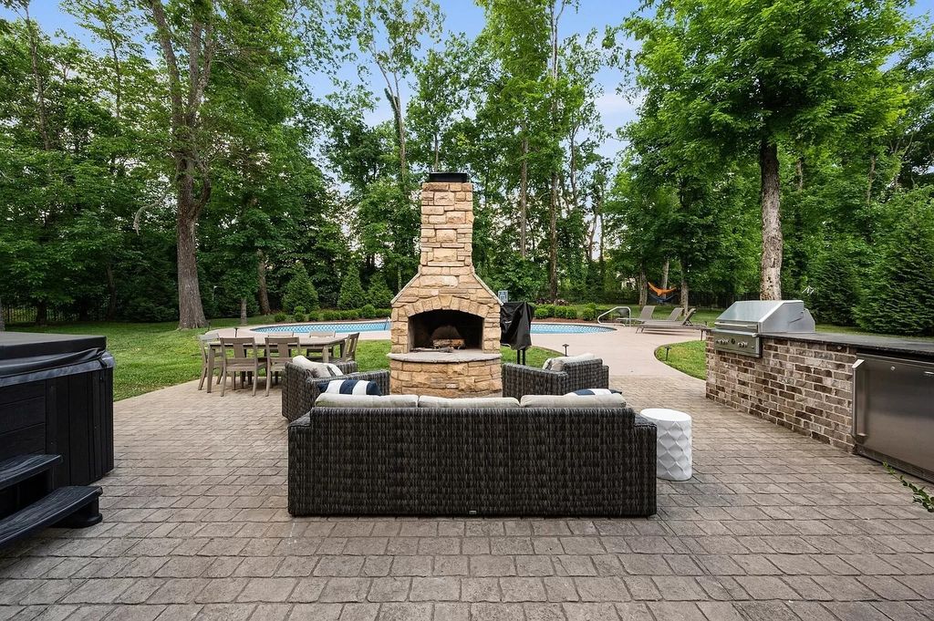 The Estate in Brentwood is a luxurious home located in an amazing location for a perfect entertaining now available for sale. This home located at 1810 Morgan Farms Way, Brentwood, Tennessee; offering 05 bedrooms and 06 bathrooms with 6,086 square feet of living spaces.