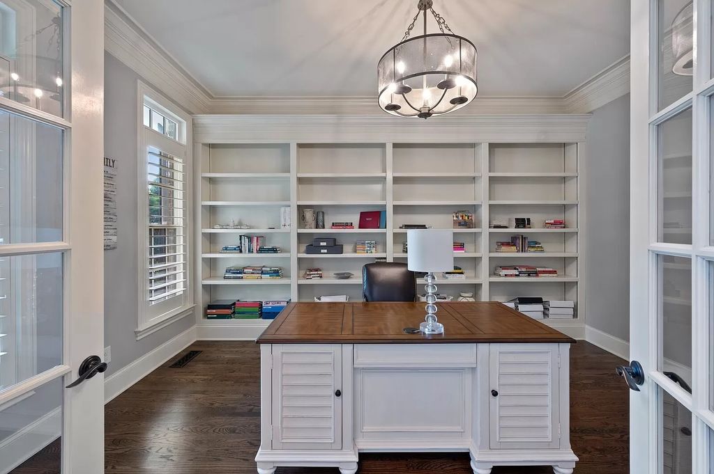 The Estate in Brentwood is a luxurious home located in an amazing location for a perfect entertaining now available for sale. This home located at 1810 Morgan Farms Way, Brentwood, Tennessee; offering 05 bedrooms and 06 bathrooms with 6,086 square feet of living spaces.