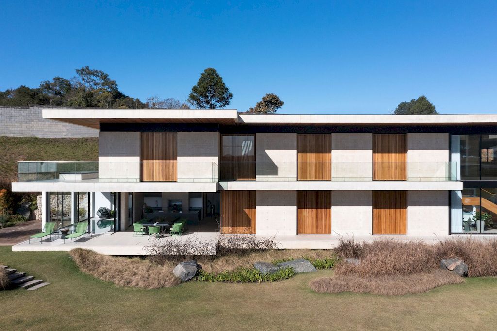 CRJ House with simple horizontal design by Sum Architecture 12