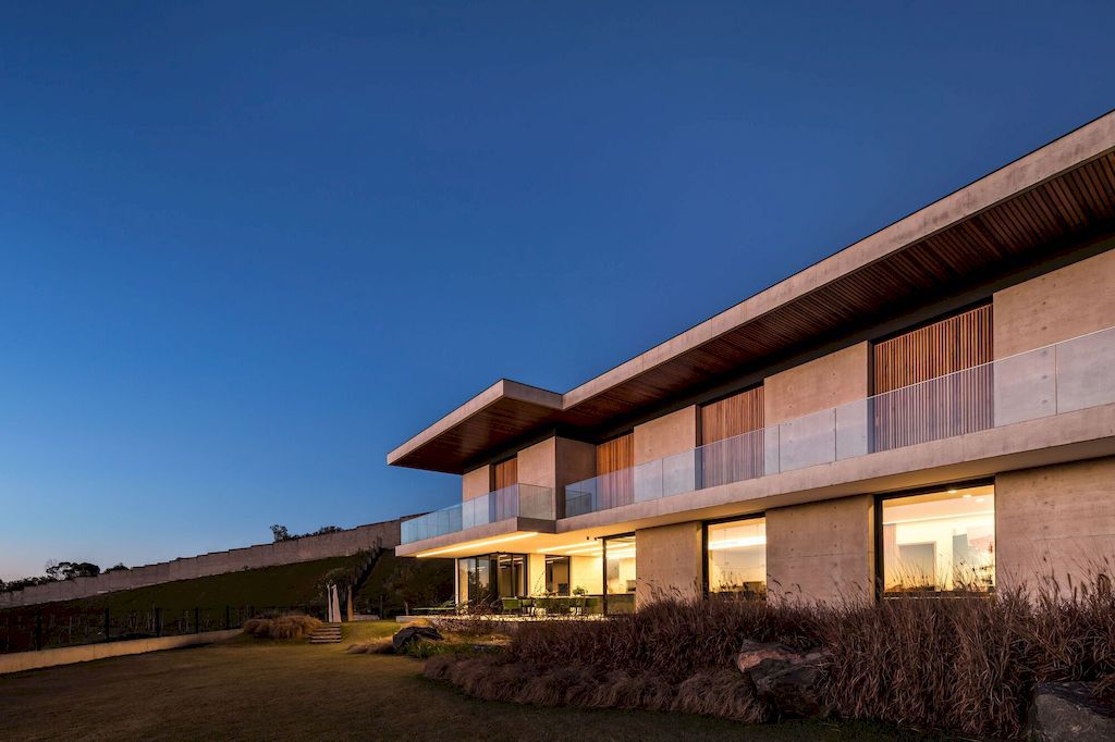 CRJ House with simple horizontal design by Sum Architecture 2