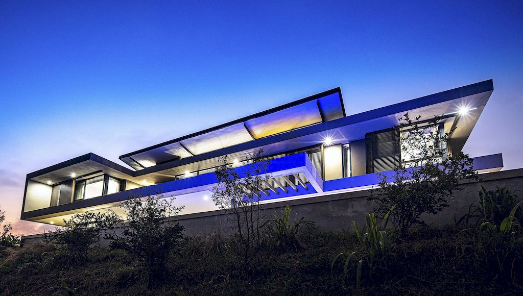 Fuchsia House with Contemporary Design by Metropole Architects 10
