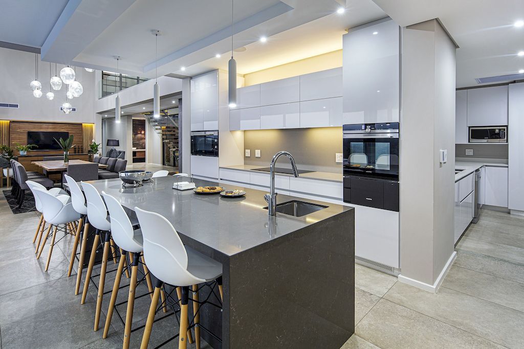 Fuchsia House with Contemporary Design by Metropole Architects