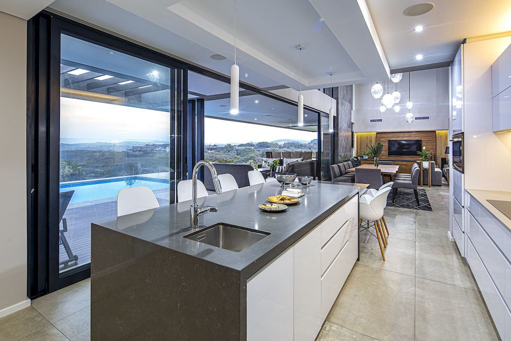 Fuchsia House with Contemporary Design by Metropole Architects