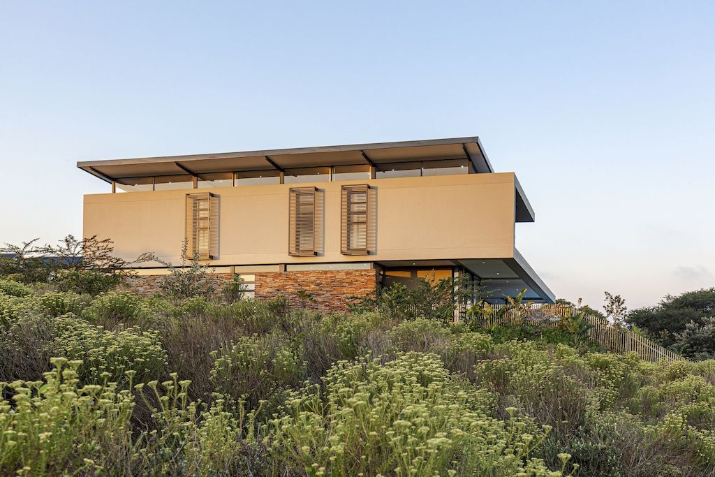 Fuchsia House with Contemporary Design by Metropole Architects 2