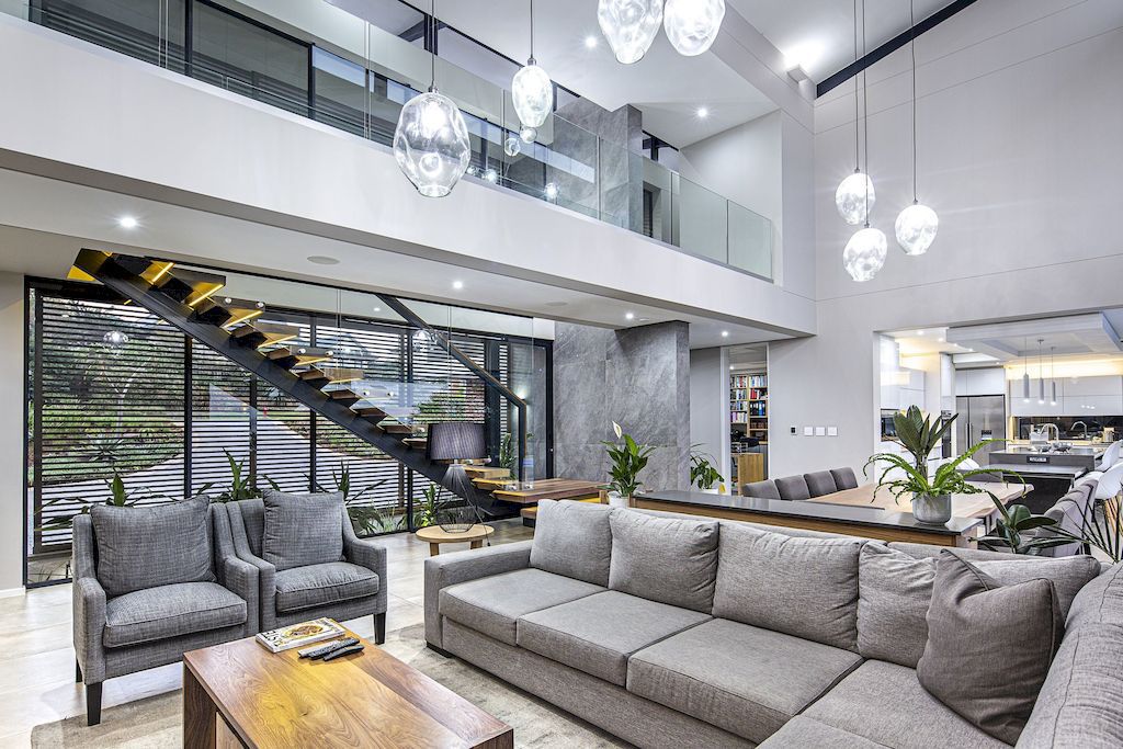 Fuchsia House with Contemporary Design by Metropole Architects