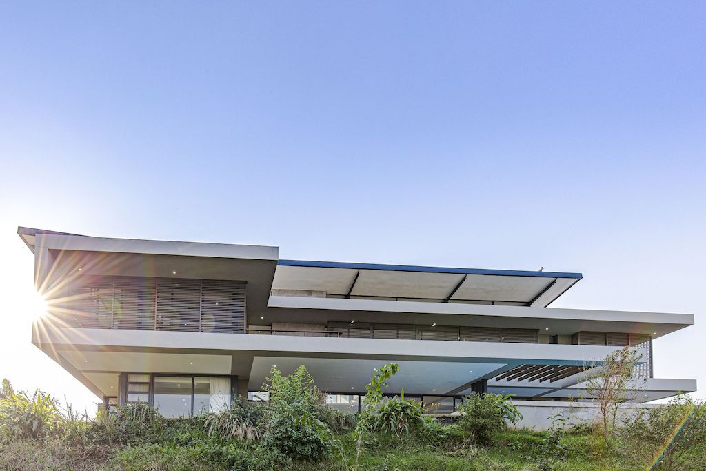 Fuchsia House with Contemporary Design by Metropole Architects 8