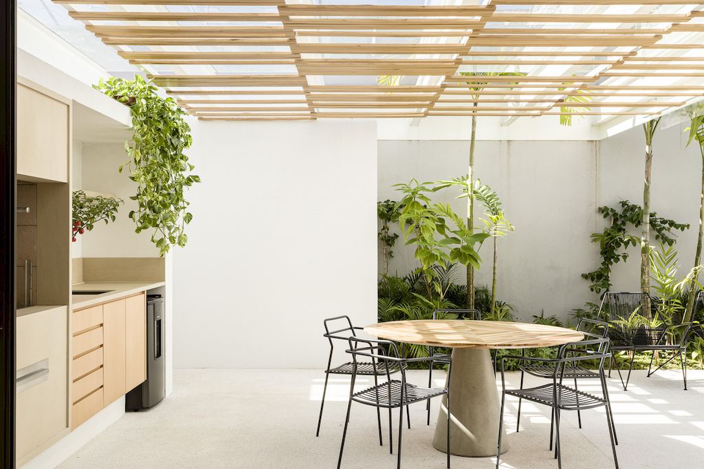 JR House, a Comfort Home in Brazil by Pascali Semerdjian Arquitetos