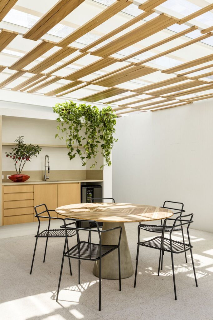 JR House, a Comfort Home in Brazil by Pascali Semerdjian Arquitetos