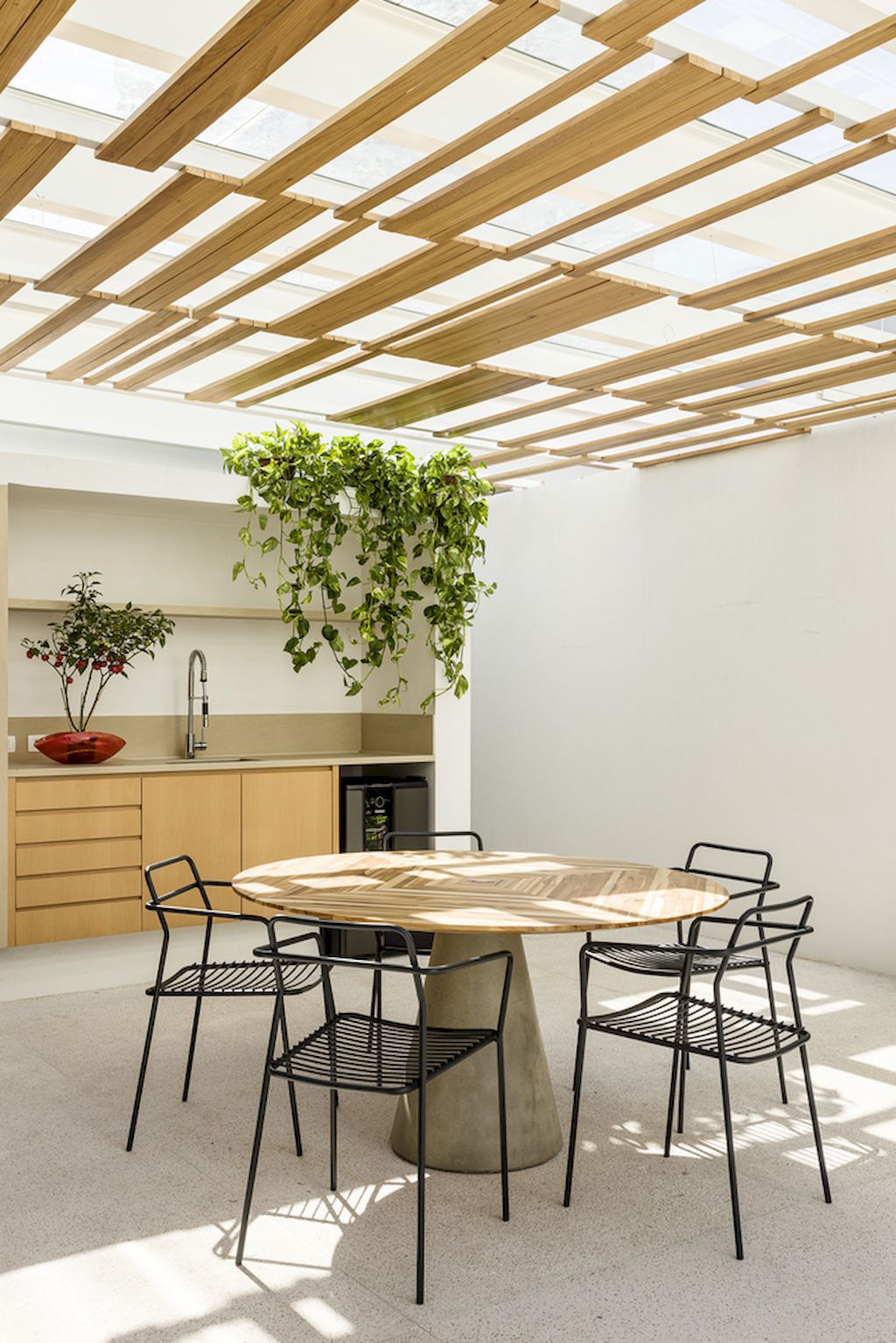 JR House, a Comfort Home in Brazil by Pascali Semerdjian Arquitetos